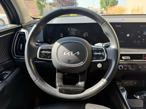 Used 2024 Kia Sorento S image 12
