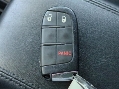 Used 2023 Jeep Compass Latitude image 28