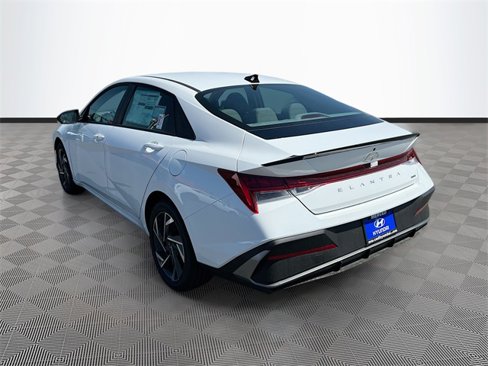 New 2025 Hyundai Elantra SEL image 5