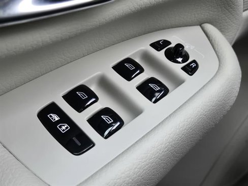 Certified 2021 Volvo XC90 T6 Momentum image 26