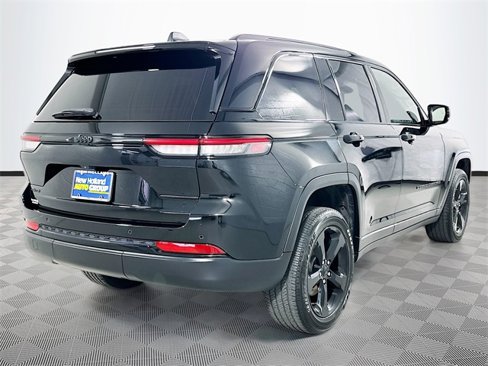 Used 2023 Jeep Grand Cherokee Altitude image 7