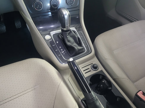 Used 2018 Volkswagen Golf SE image 26
