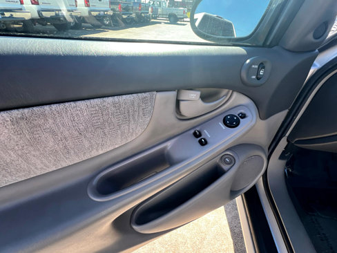 Used 2002 Oldsmobile Alero GL image 21
