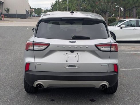 Used 2020 Ford Escape SE image 4