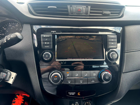 Used 2018 Nissan Rogue S image 15