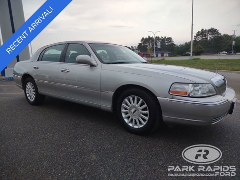 Used 2004 Lincoln Town Car Signature image 7