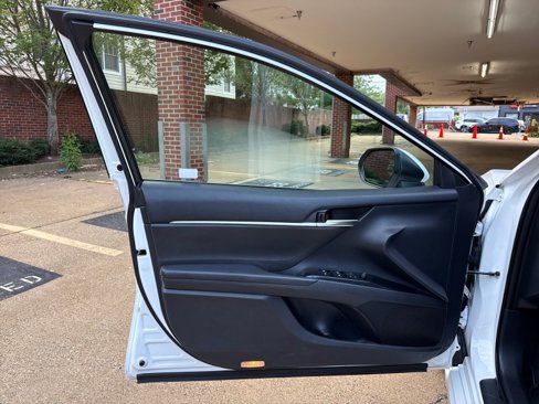 Used 2018 Toyota Camry SE w/ Moonroof Package image 10