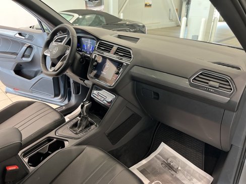 Used 2024 Volkswagen Tiguan SE R-Line image 26