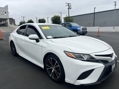 Used 2018 Toyota Camry SE image 3