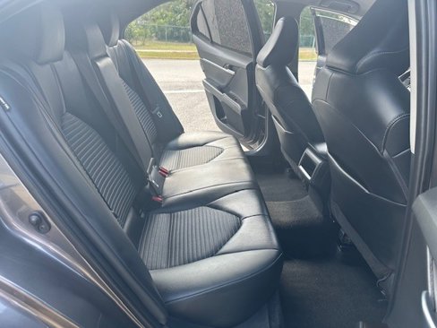 Used 2022 Toyota Camry SE image 15