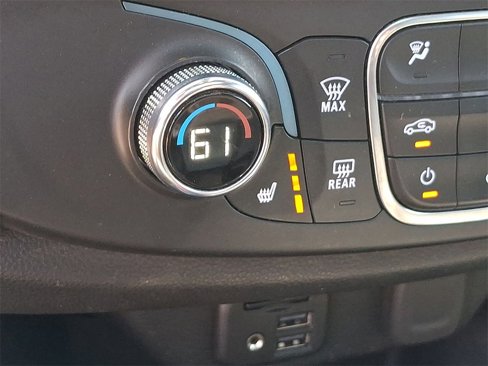 Used 2022 Chevrolet Traverse LT w/ LT Premium Package image 19