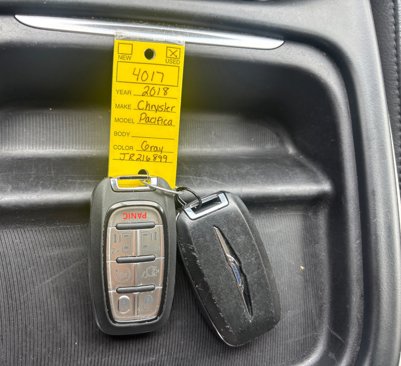 Used 2018 Chrysler Pacifica Touring-L image 43