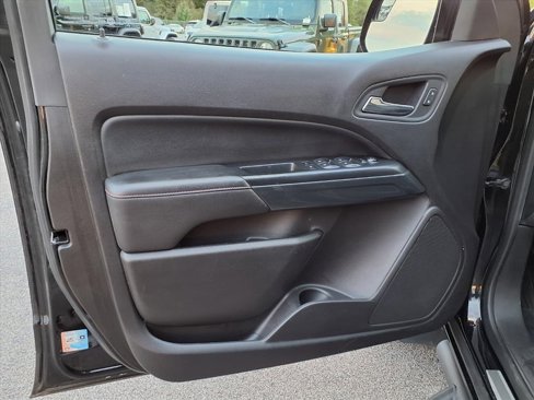 Used 2017 GMC Canyon SLE w/ All Terrain Package image 27