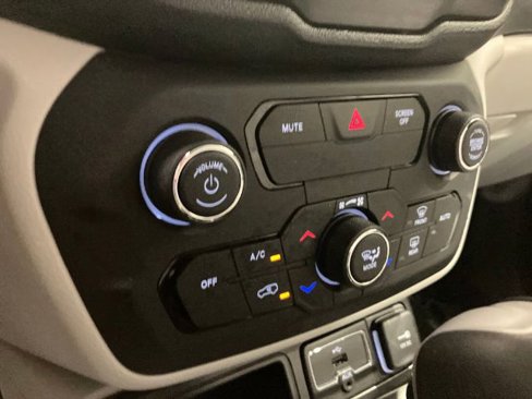 Used 2018 Jeep Renegade Latitude image 28