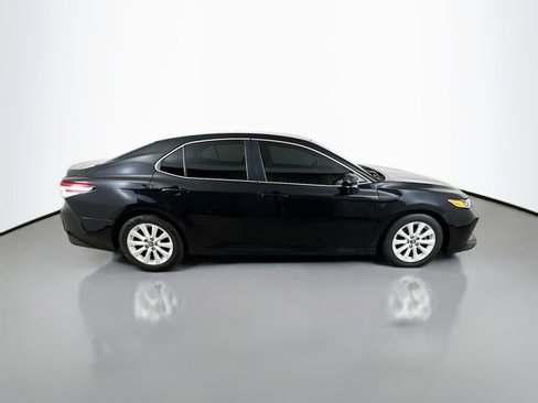 Used 2018 Toyota Camry L image 5