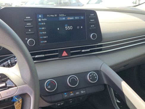Used 2025 Hyundai Elantra SE image 13