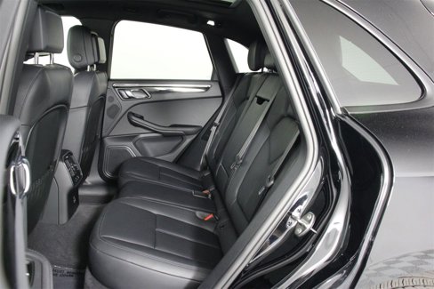Certified 2025 Porsche Macan image 33