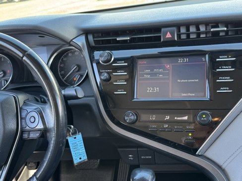 Used 2018 Toyota Camry SE image 17