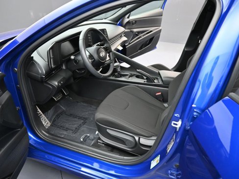 Certified 2025 Hyundai Elantra Sport image 12
