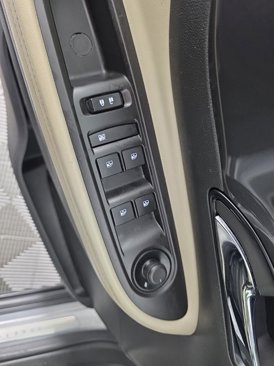 Used 2021 Buick Encore Preferred image 13