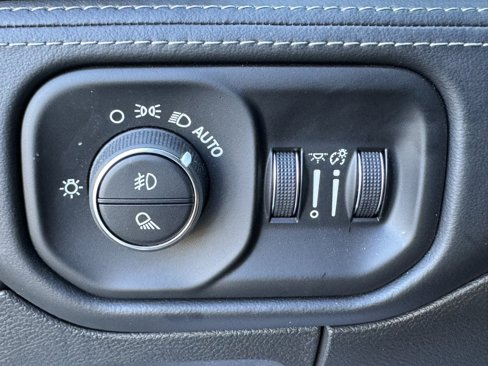 Used 2023 RAM 1500 Limited w/ Bed Utility Group image 33