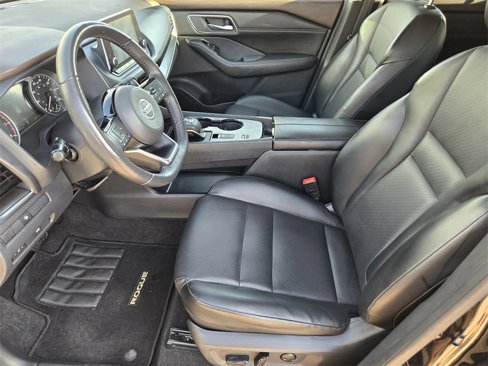 Used 2021 Nissan Rogue SV w/ Premium Package image 11