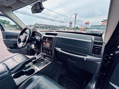Used 2011 Jeep Liberty Limited image 38