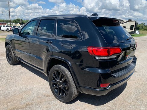 Used 2019 Jeep Grand Cherokee Altitude image 3