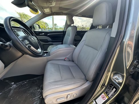 Used 2018 Toyota Highlander Limited image 21