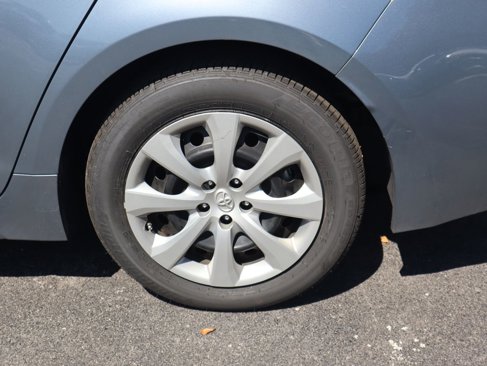 Used 2022 Toyota Corolla LE image 9