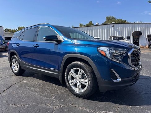 Used 2020 GMC Terrain SLE w/ Driver Convenience Package image 2