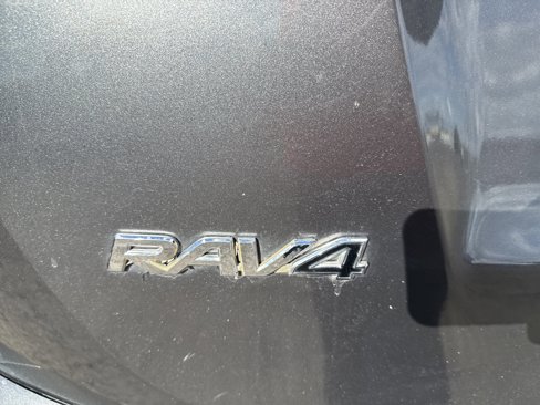 Used 2017 Toyota RAV4 LE image 8
