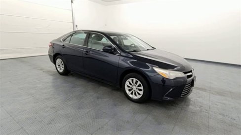 Used 2016 Toyota Camry LE image 2
