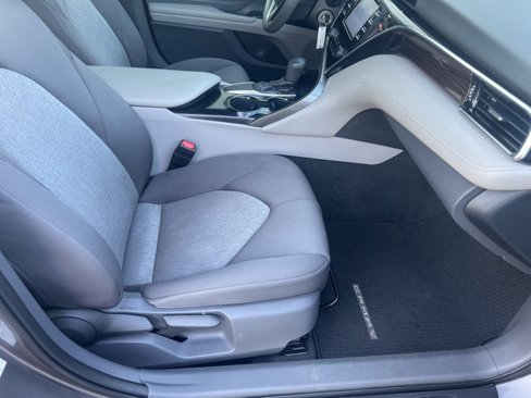 Used 2018 Toyota Camry LE image 34