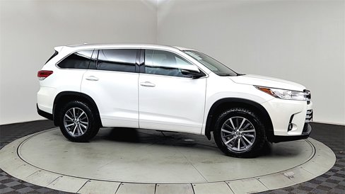 Used 2017 Toyota Highlander XLE image 1