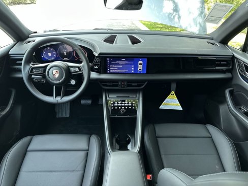 New 2025 Porsche Macan Electric image 25