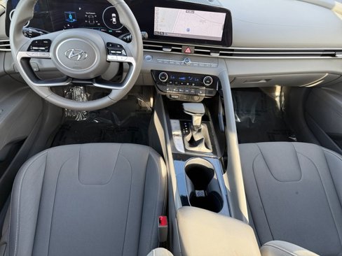 Used 2023 Hyundai Elantra SEL w/ Convenience Package image 11