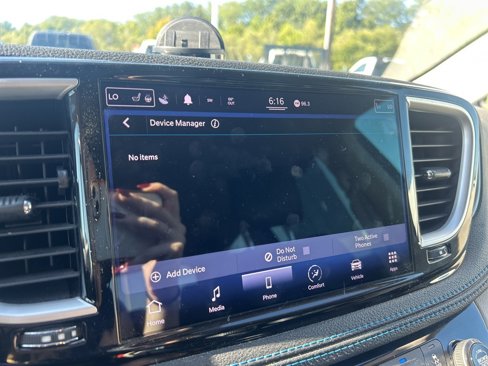Used 2021 Chrysler Pacifica Touring-L image 37
