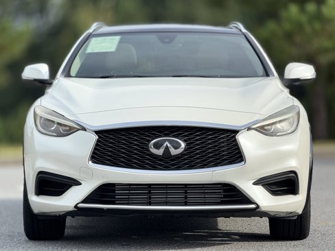 Used 2018 INFINITI QX30 image 2