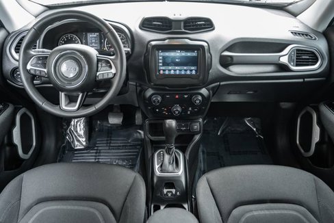 Used 2019 Jeep Renegade Latitude image 3