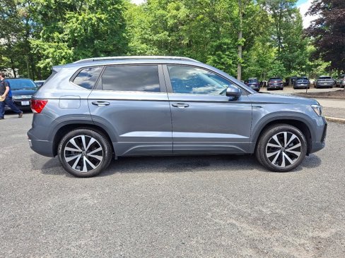 Certified 2022 Volkswagen Taos SE w/ Panoramic Sunroof Package image 12