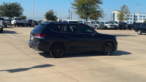 Used 2023 Volkswagen Atlas SE w/ Black Wheel Package image 8