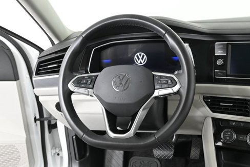 Used 2024 Volkswagen Jetta SE image 3
