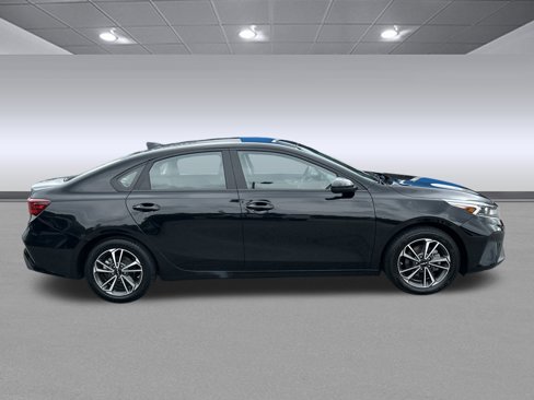 Used 2023 Kia Forte LXS image 2