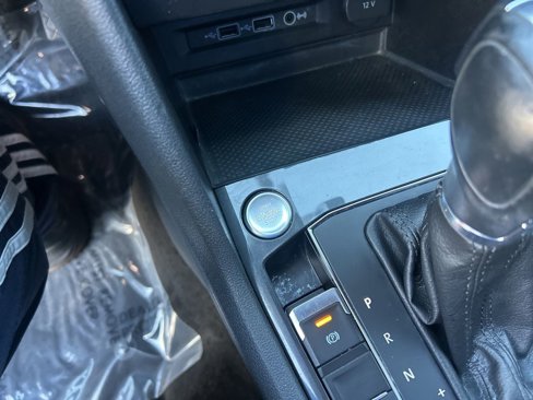 Used 2018 Volkswagen Tiguan SEL image 42