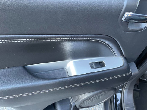 Used 2017 Jeep Compass High Altitude image 30
