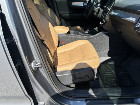 Used 2019 Volvo XC40 T5 Momentum image 13
