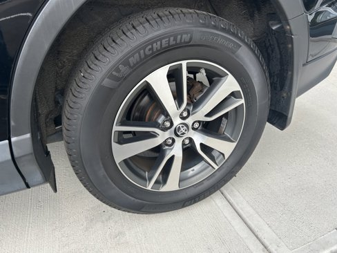 Used 2017 Toyota RAV4 XLE image 20