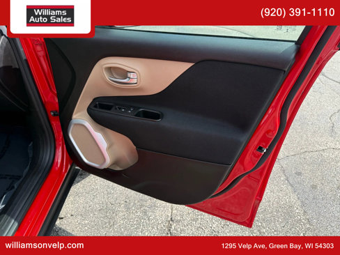 Used 2015 Jeep Renegade Latitude image 15