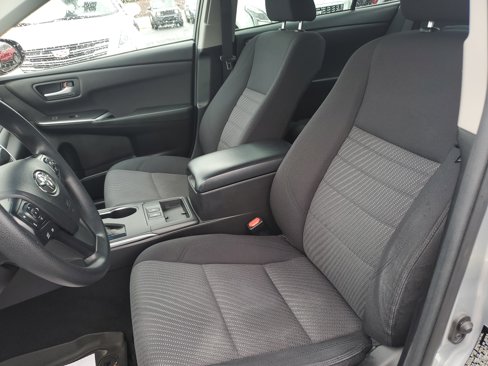 Used 2017 Toyota Camry LE image 13